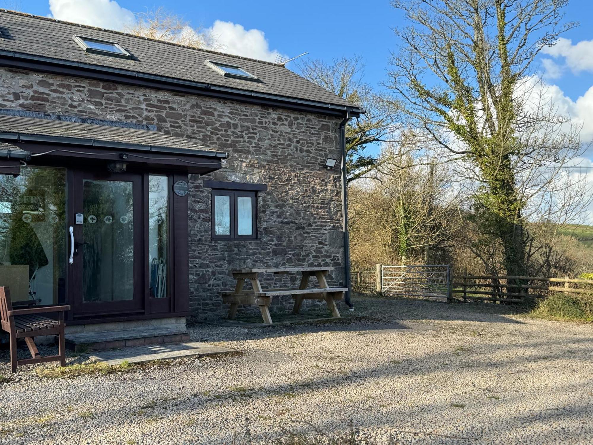 Upper Grippath Farm Holiday Cottages 纽波特 外观 照片