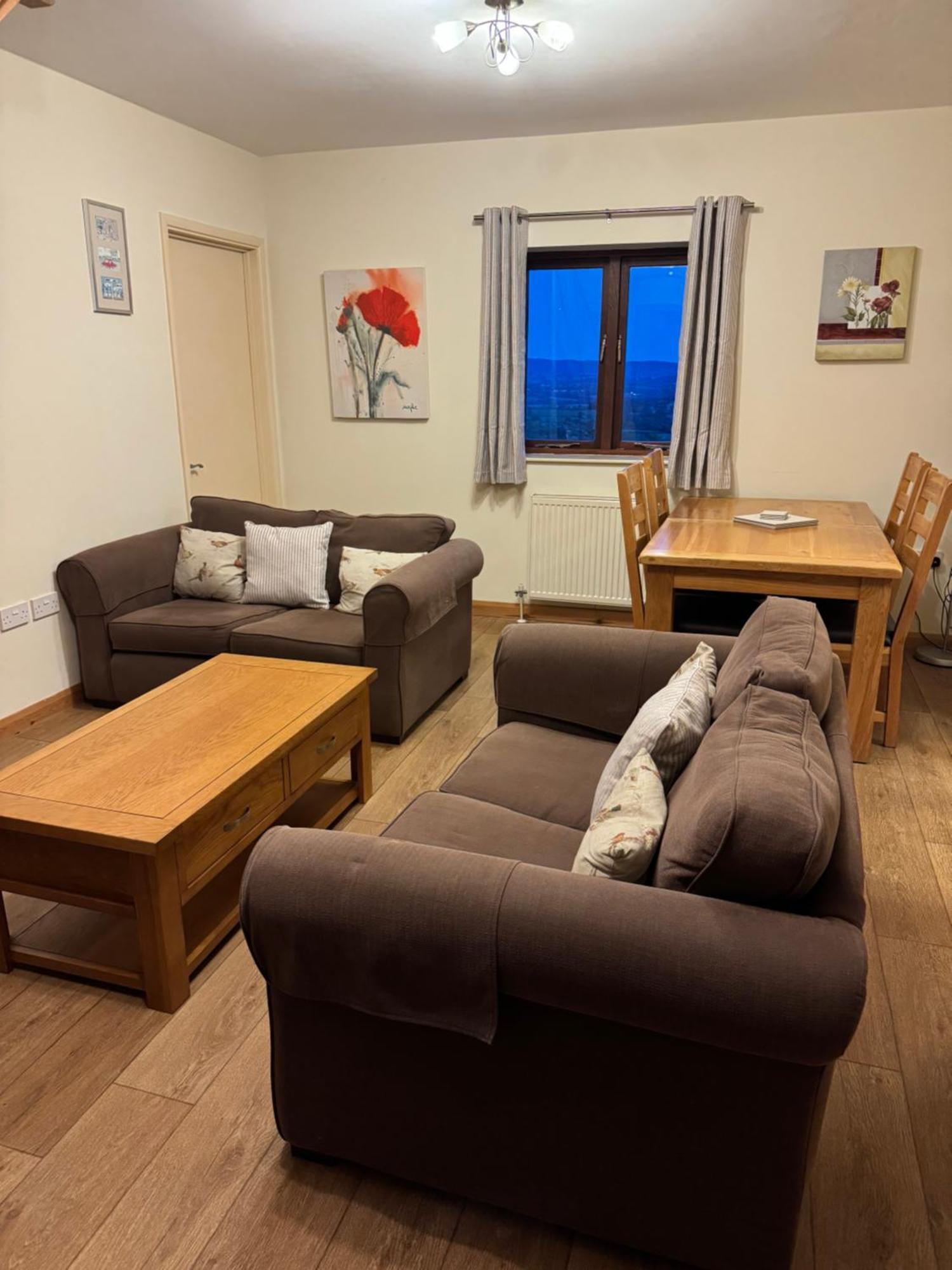 Upper Grippath Farm Holiday Cottages 纽波特 外观 照片